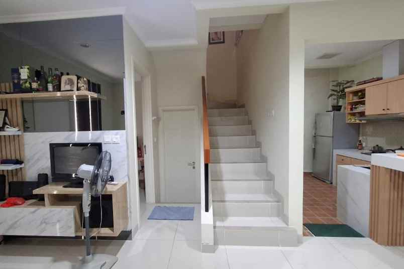 dijual rumah cluster thomson summarecon