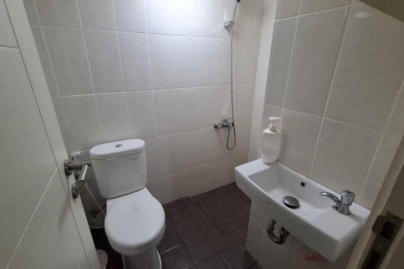 dijual rumah cluster thomson summarecon