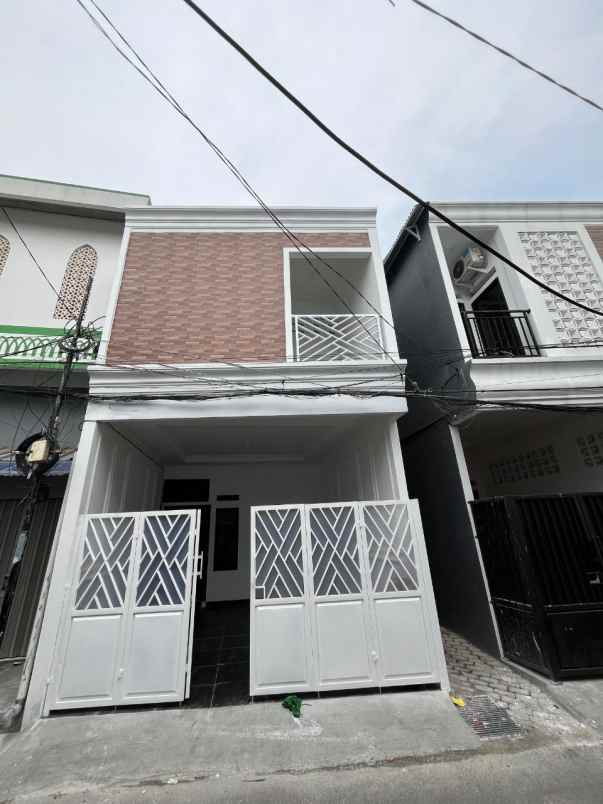dijual rumah condet