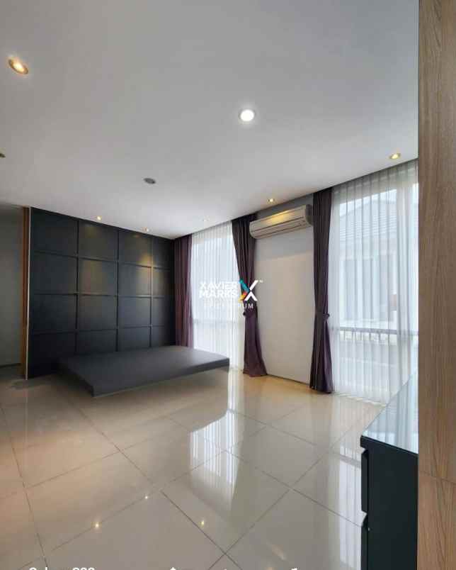 dijual rumah crystal golf