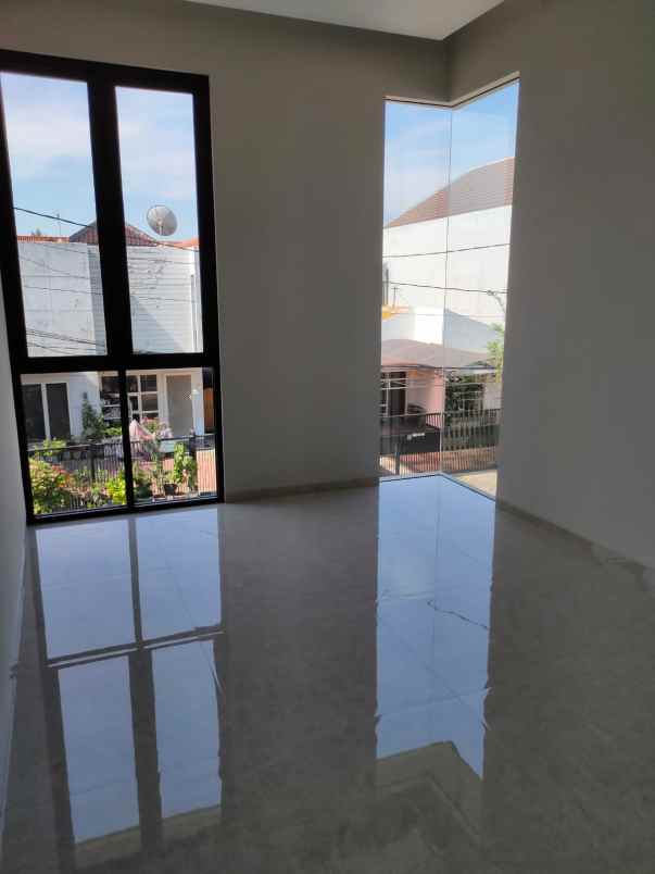 dijual rumah darmo permai utara