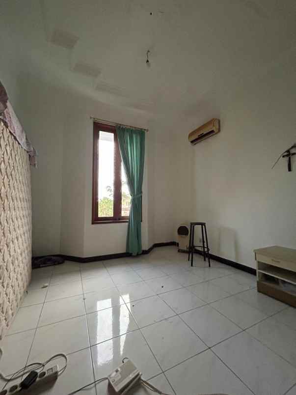 dijual rumah dharmahusada