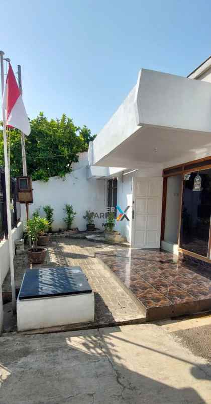 dijual rumah di jalan karangasem bagus terawat