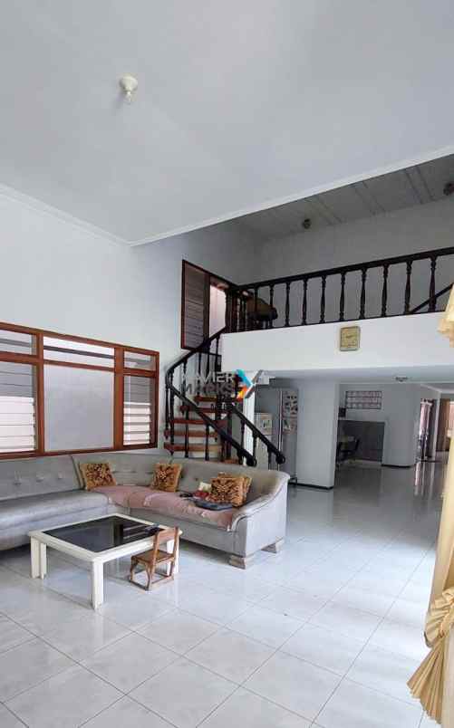 dijual rumah di jalan karangasem bagus terawat