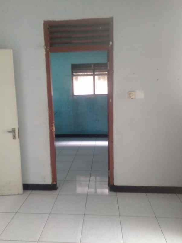 dijual rumah di jalan raya curug di tangerang