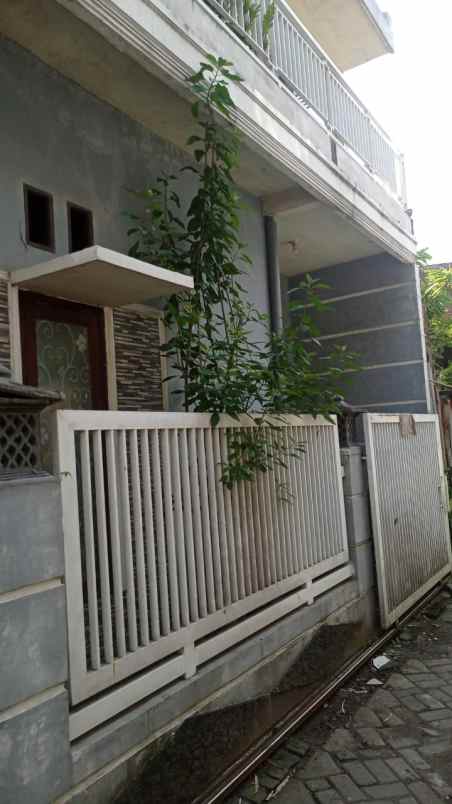 dijual rumah di jl mangga 76 wage