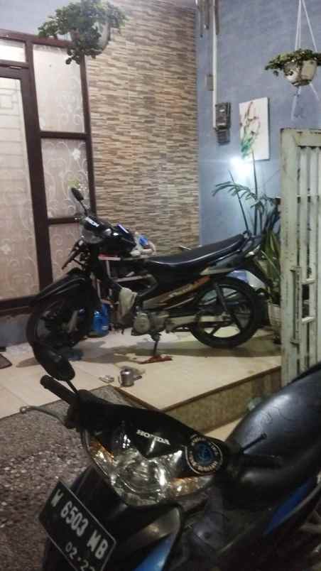 dijual rumah di jl mangga 76 wage