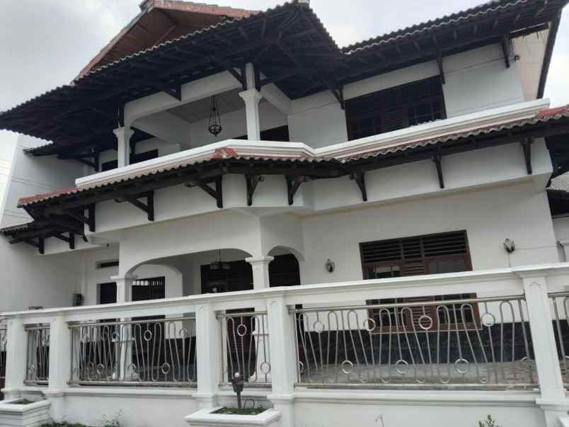 dijual rumah di kerten solo