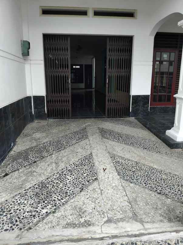 dijual rumah di kerten solo