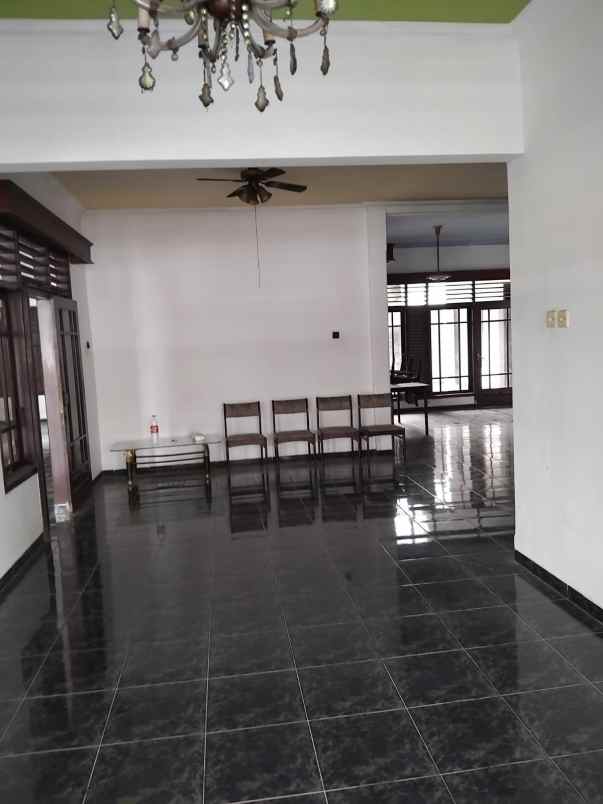 dijual rumah di kerten solo
