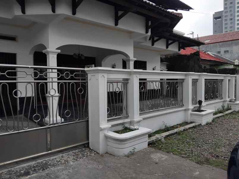 dijual rumah di kerten solo