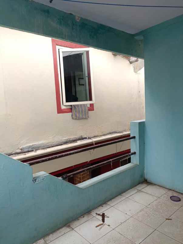 dijual rumah di pakis gunung gang 2 e no 12 sby