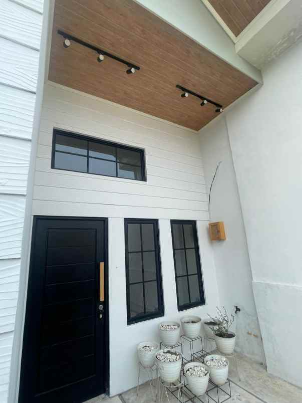 dijual rumah di perumahan grand residence city