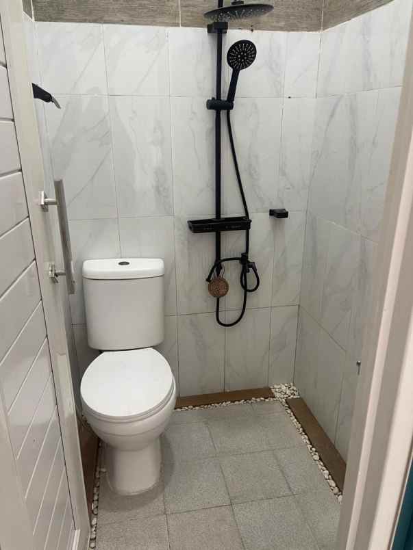 dijual rumah di perumahan grand residence city