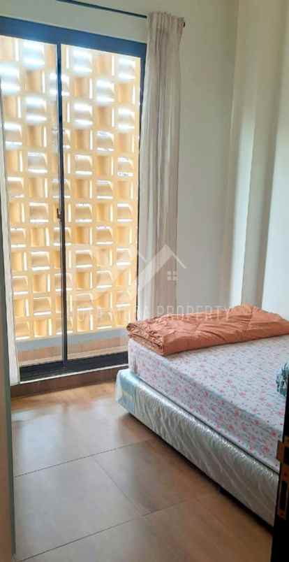 dijual rumah dua lantai di graha raya bintaro