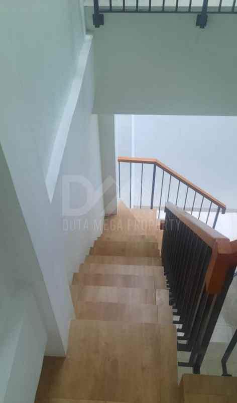 dijual rumah dua lantai di graha raya bintaro