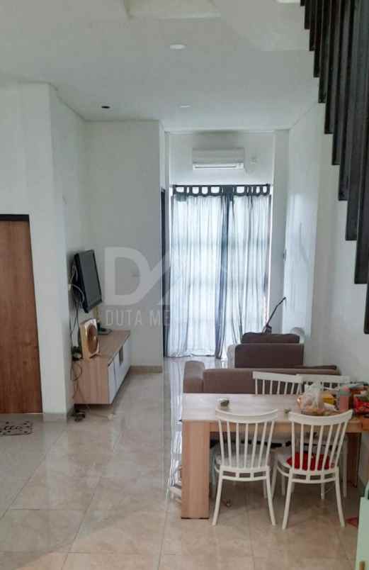 dijual rumah dua lantai di graha raya bintaro