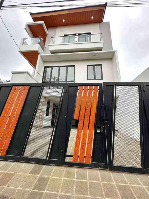 dijual rumah duren sawit