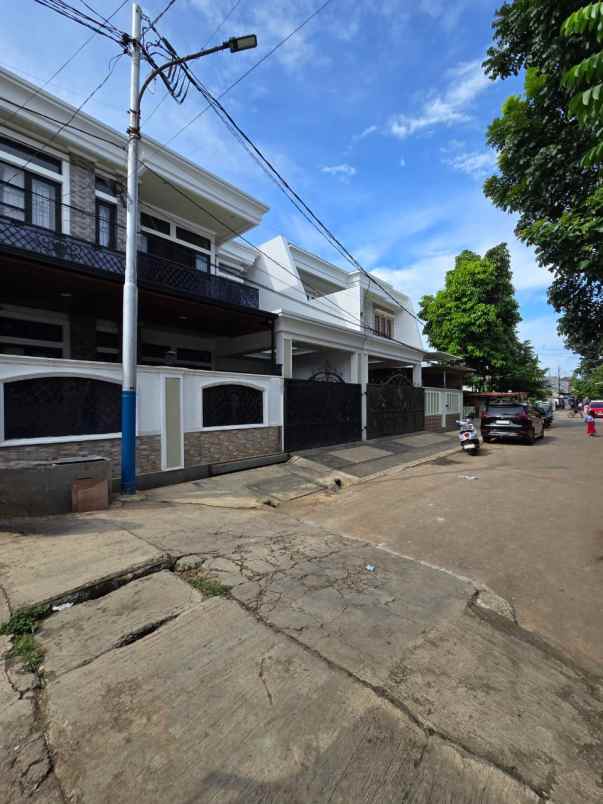 dijual rumah duren sawit jaktim