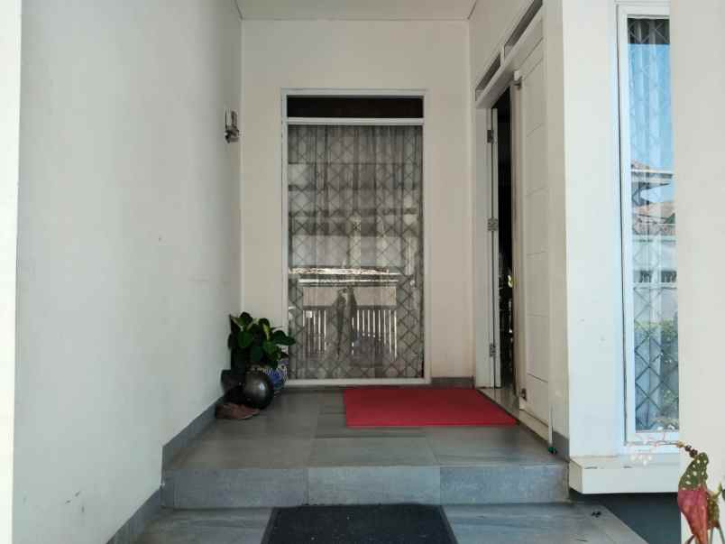 dijual rumah full furnished di setiabudi regency