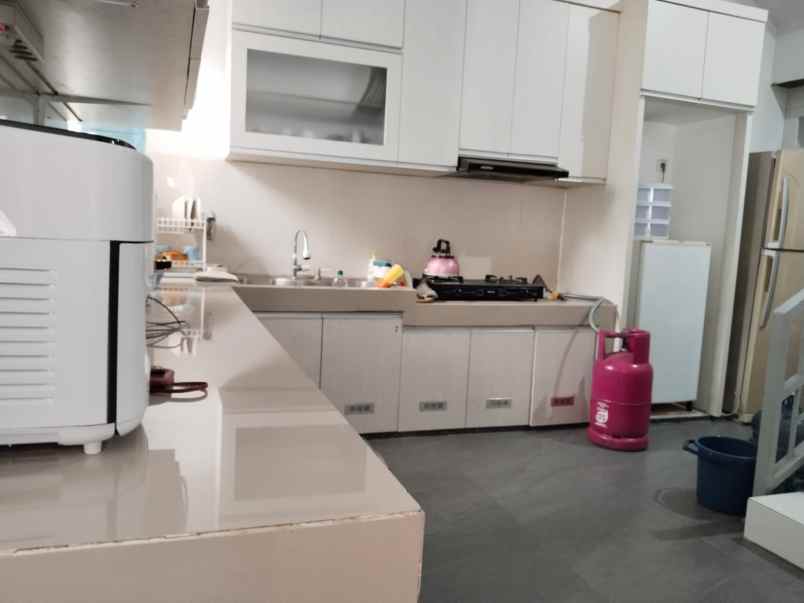 dijual rumah full furnished di setiabudi regency