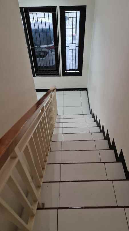 dijual rumah gading griya