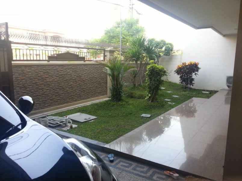 dijual rumah galaxy bumi permai klampis