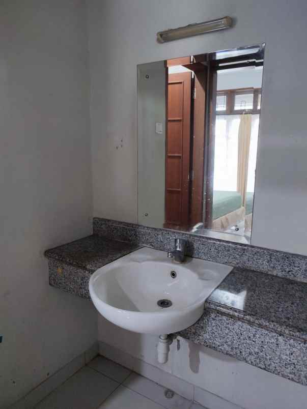 dijual rumah gandaria