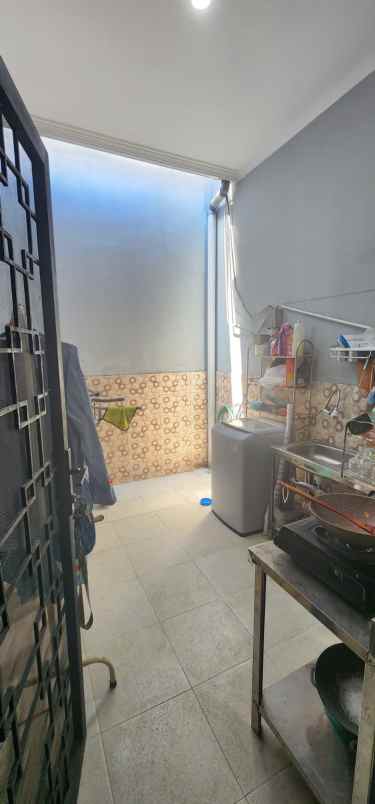 dijual rumah gbi