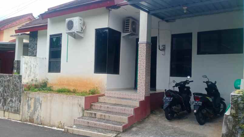 dijual rumah gedawang