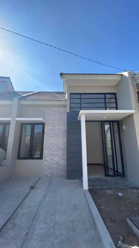 dijual rumah grand alana wonorejo