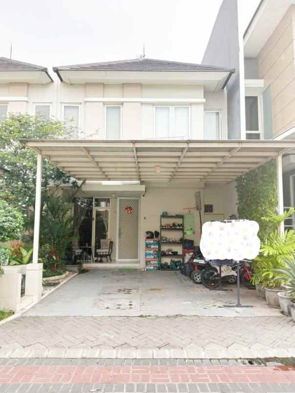 dijual rumah grand pakuwon