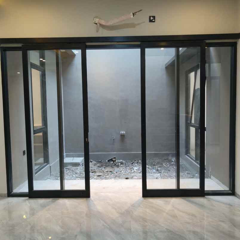 dijual rumah grand pakuwon