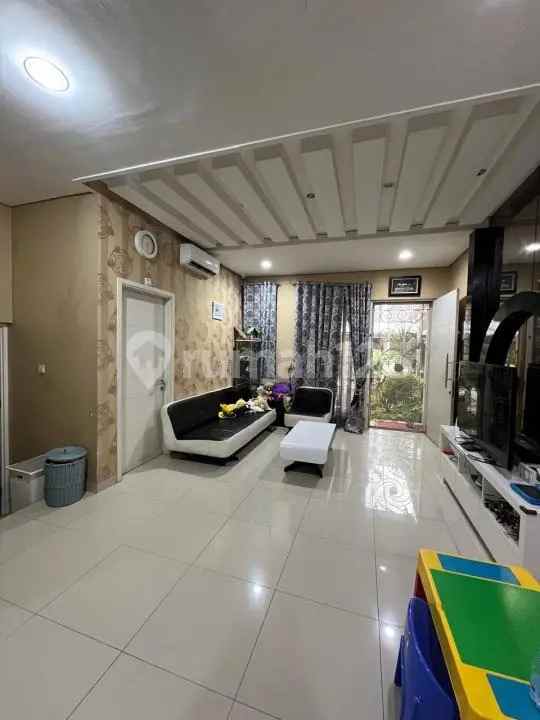 dijual rumah green lake city cluster