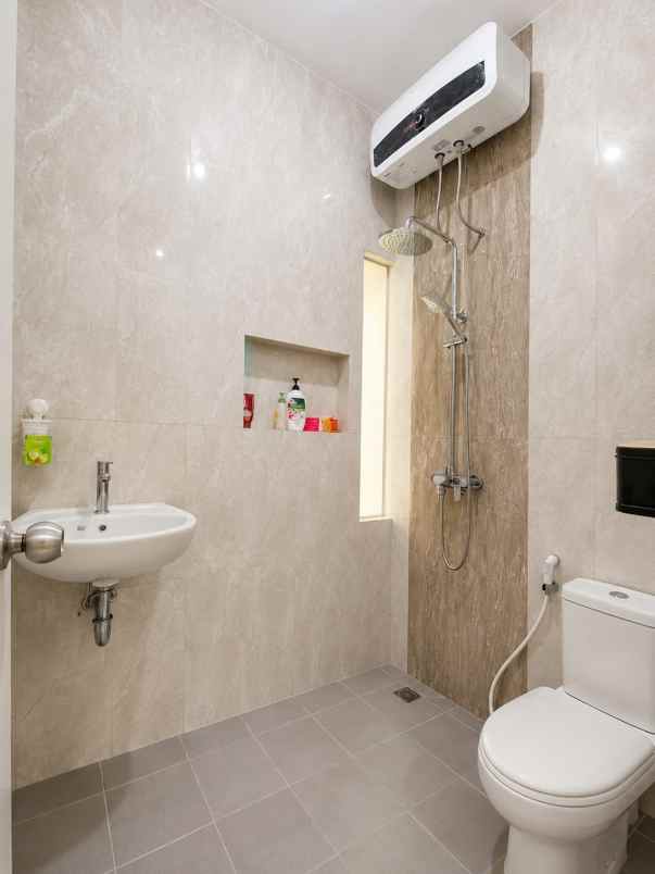 dijual rumah gunung anyar tambak modern
