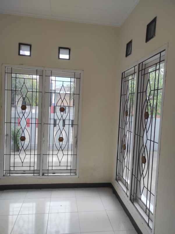 dijual rumah harapan indah