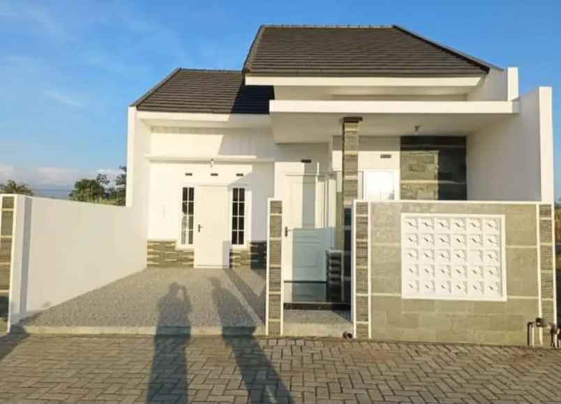 dijual rumah istana bandara