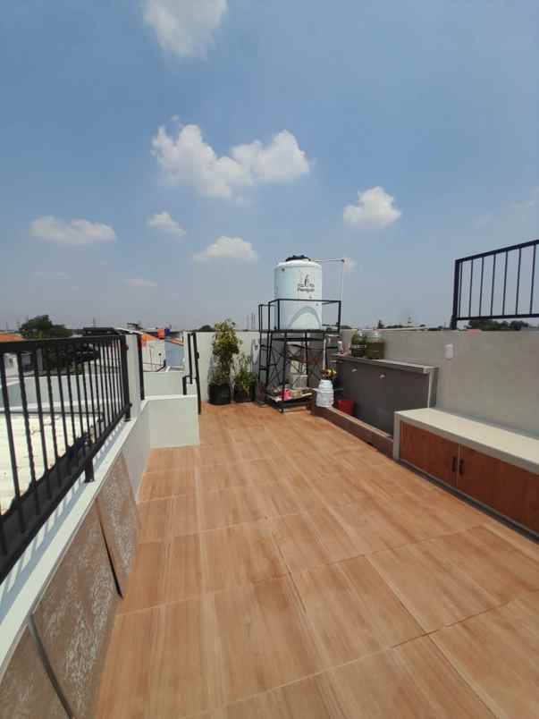 dijual rumah jaka sampurna