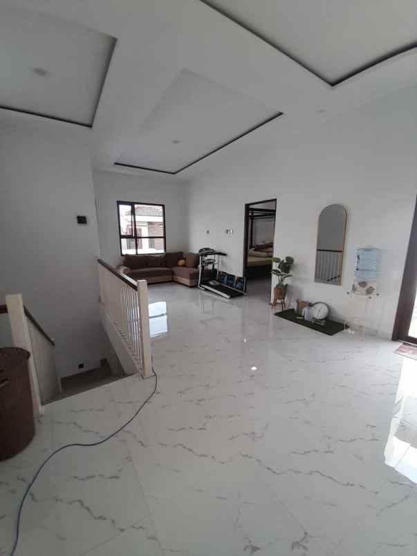 dijual rumah jaka sampurna