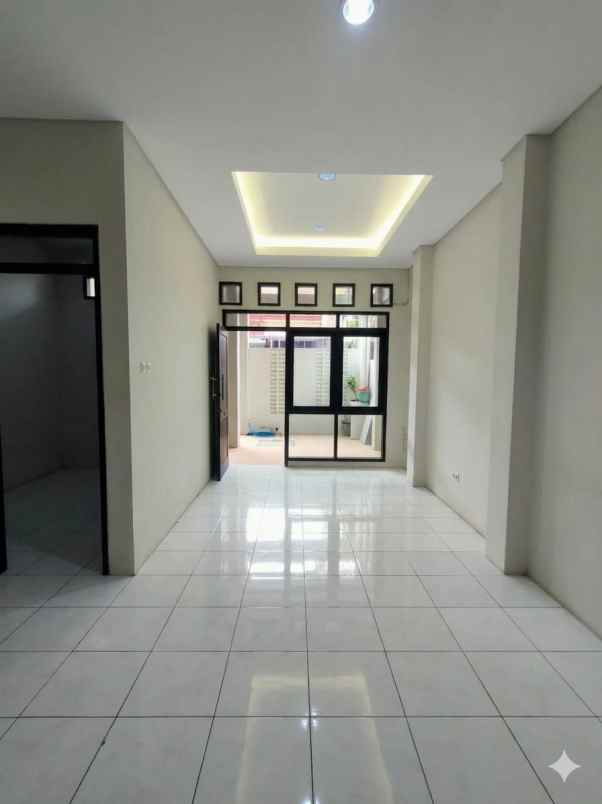 dijual rumah jalan babatan pratama