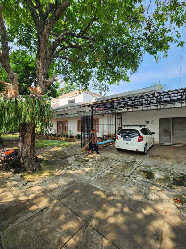 dijual rumah jalan kebayoran baru