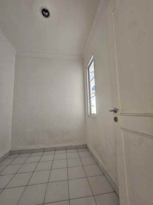 dijual rumah jalan m kahfi 1 cilandak