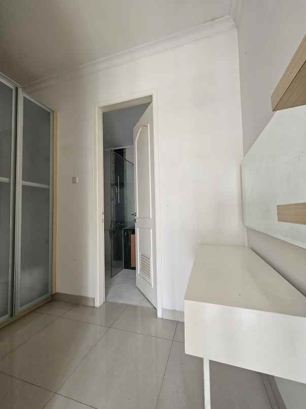 dijual rumah jalan m kahfi 1 cilandak