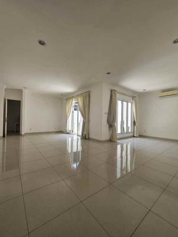 dijual rumah jalan m kahfi 1 cilandak