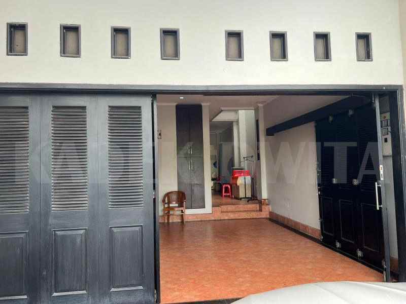 dijual rumah jalan merdeka