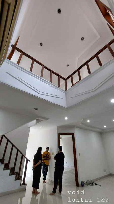 dijual rumah jalan pinang emas ix