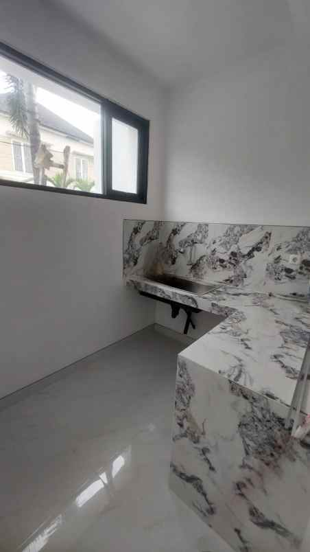 dijual rumah jalan prapen indah