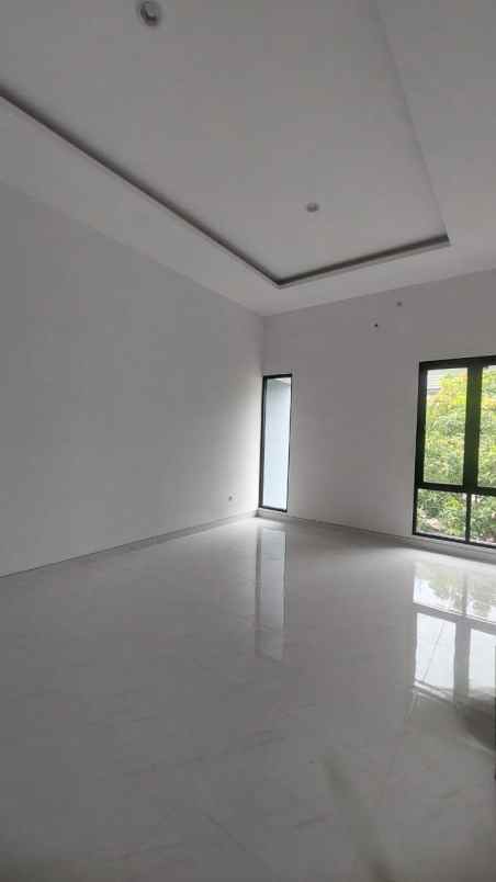 dijual rumah jalan prapen indah