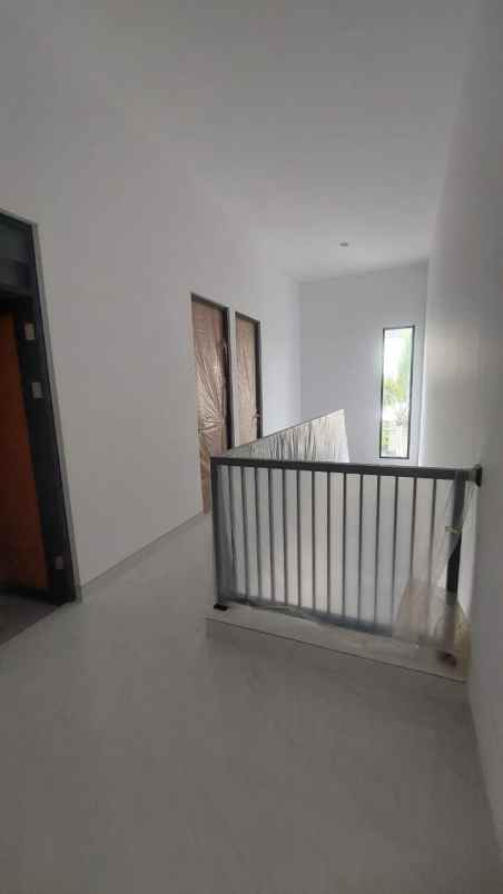 dijual rumah jalan prapen indah