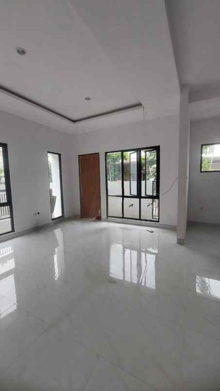 dijual rumah jalan prapen indah